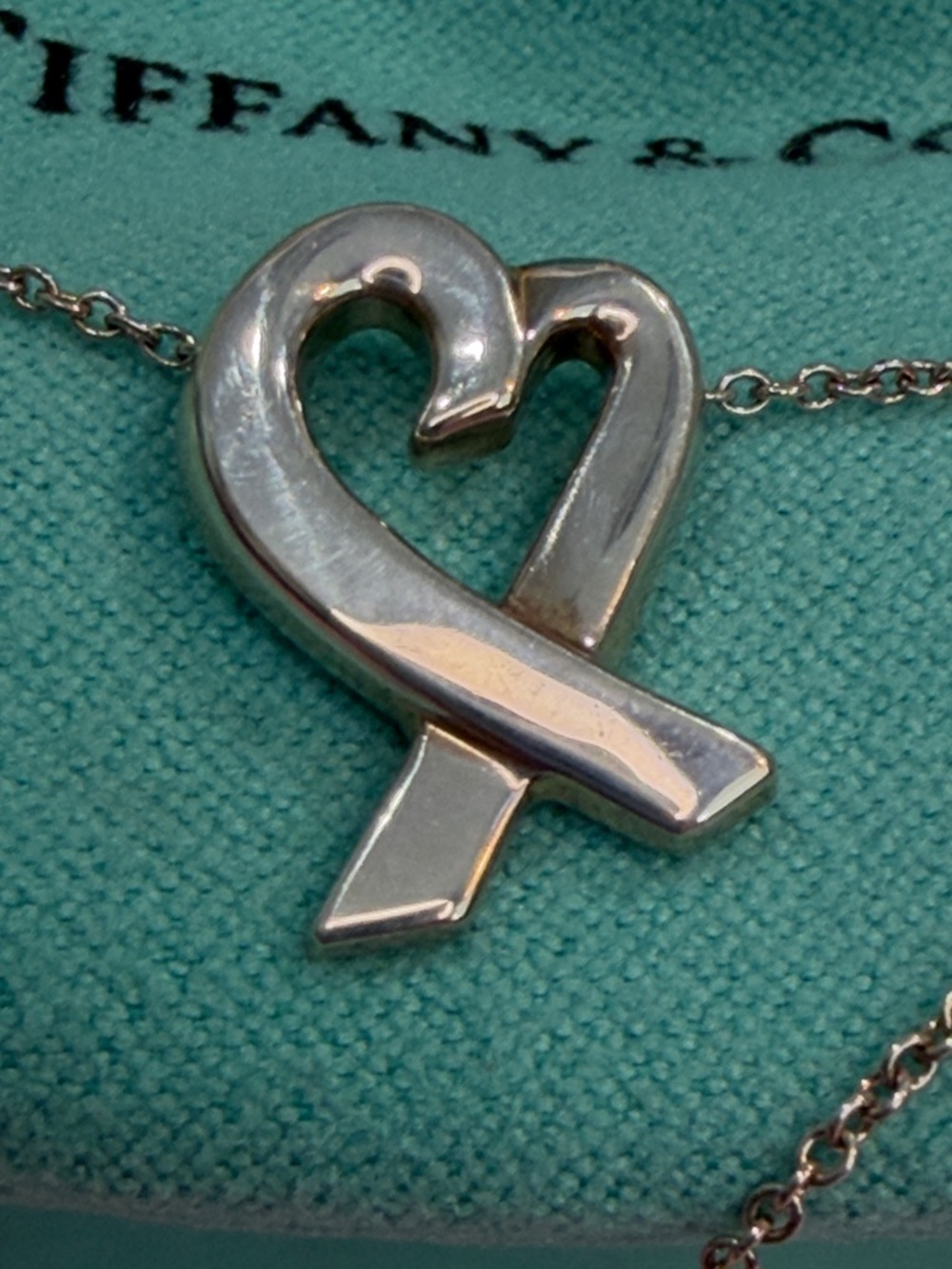 💚 Tiffany & Co. Paloma Picasso Loving Heart Vintage 925 Sterling Necklace ✨️ - Picture 8 of 16